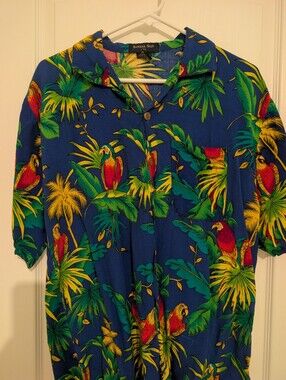 Banana Split USA Men's Hawaiian Button up shirt Parrots Size XL Rayon